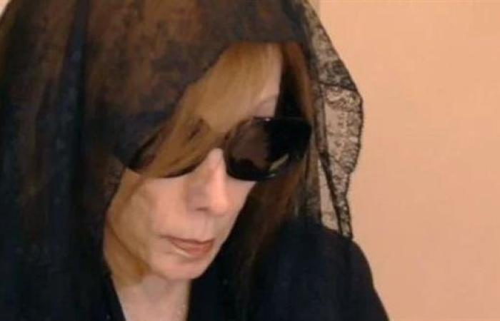 وداع صامت تحت أضواء الحزن.. فيروز تُشيّع زياد الرحباني بدمعة خفية وابتسامة موجوعة