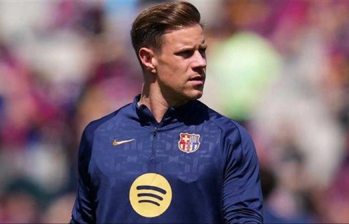 حارس برشلونة يجري جراحة ناجحة بالظهر