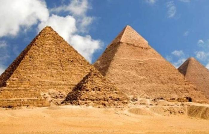 1800 جنيه لليوم و1100 للنصف يوم.. زيادة أجر المرشد السياحى في مصر