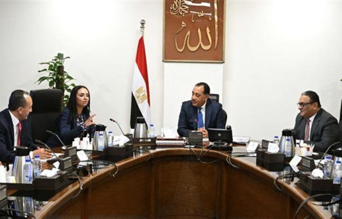 رئيس الوزراء يُتابع مع وزيرة التضامن مشروعات وملفات عمل الوزارة