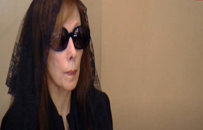 «بحب مصر».. فيروز توجه رسالة لسفير مصر بلبنان خلال عزاء ابنها زياد الرحباني