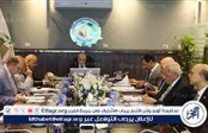رئيس جامعة أسيوط يشارك في اجتماع مجلس إدارة هيئة تنمية الصعيد