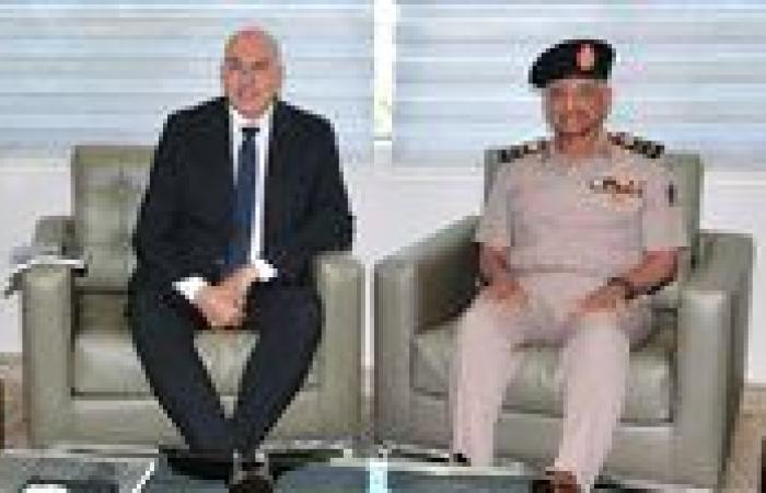 الفريق أول عبد المجيد صقر يلتقي وزير الدفاع الإيطالي