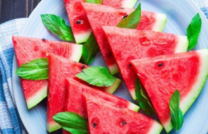 تحذيرات صحية من الإفراط في تناول البطيخ.. فوائد مرطبة ومخاطر خفية
