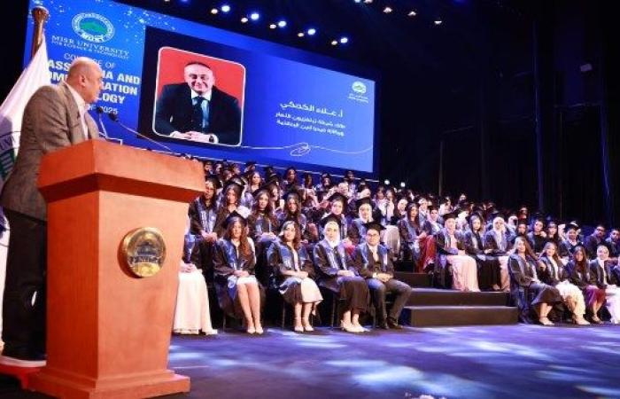 بالصور.. احتفال كبير بتخرج طلاب كلية الإعلام وتكنولوجيا الاتصال بجامعة مصر للعلوم والتكنولوجيا للعام الدراسي 2024–2025