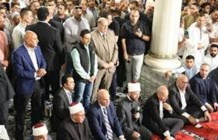 وزير الأوقاف يؤدي صلاة الجمعة من مسجد الإمام الحسين