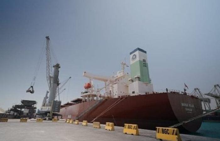 ميناء نويبع بجنوب سيناء يشهد نشاطًا ملحوظًا بتداول 3700 طن بضائع و256 شاحنة في يوم واحد