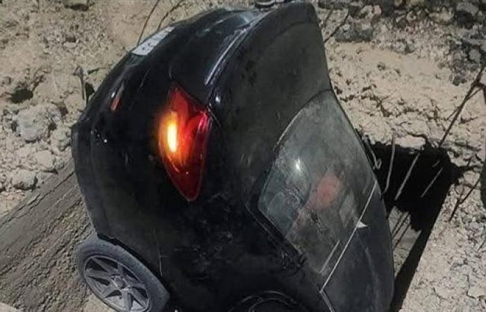 سقوط سيارة ملاكي داخل حفرة بمدينة 6 أكتوبر ونجاة قائدها