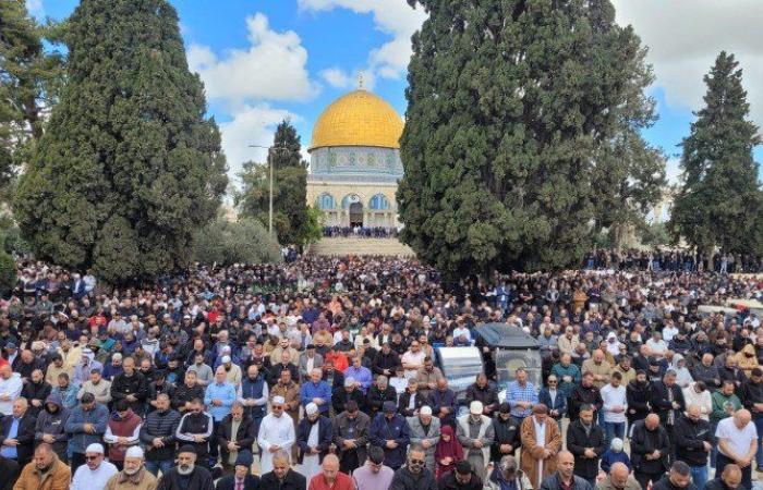 40 ألف فلسطيني يؤدون صلاة الجمعة بالمسجد الأقصى المبارك