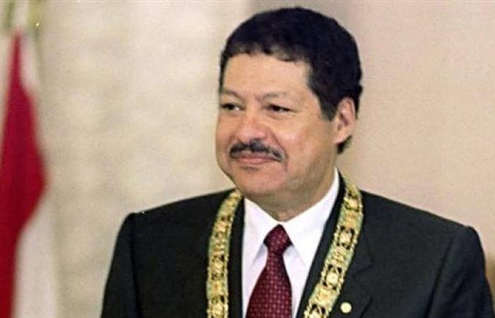 في ذكرى رحيل أحمد زويل.. أساتذة جامعيون: كان يرى البحث العلمي الحل الجذري لمشكلات مصر.. عرف بقدرته على التواصل مع الأجيال الجديدة