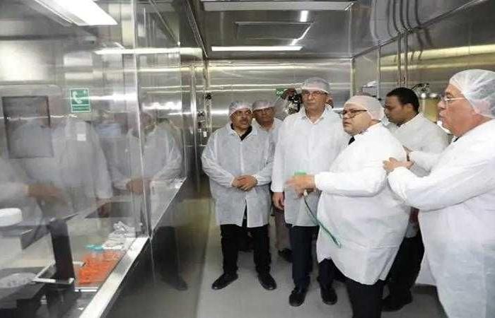 وزير الزراعة ومحافظ الشرقية يتفقدان أكبر مصنع لإنتاج اللقاحات البيطرية في الشرق الأوسط وأفريقيا
