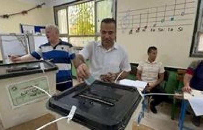 رئيس لجنه الإتصالات بالبرلمان يدلي بصوته فى انتخابات مجلس الشيوخ