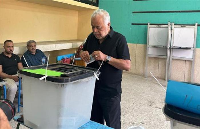 انتخابات الشيوخ 2025.. الدكتور أشرف زكي يدلي بصوته بمدرسة أبو بكر الصديق الرسمية للغات