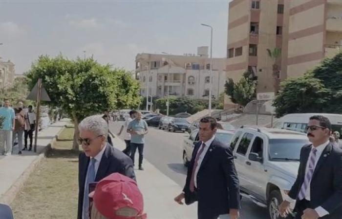 انتخابات مجلس الشيوخ 2025.. وزير السياحة يدلي بصوته بمدرسة سيزا نبراوى