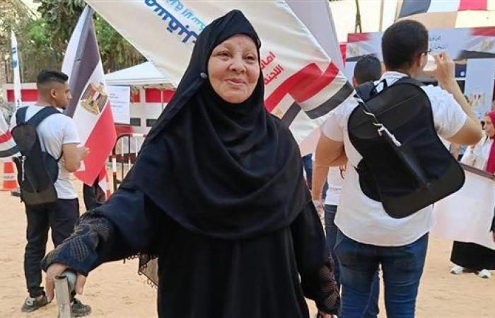 انتخابات الشيوخ 2025.. مسنة بعكاز تصر على التصويت في الإسكندرية (صور)