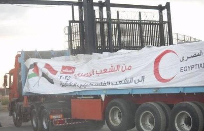 أكثر من 95 ألف سلة غذائية.. الهلال الأحمر يرسل قوافل مساعدات تكفي نصف مليون شخص إلى غزة
