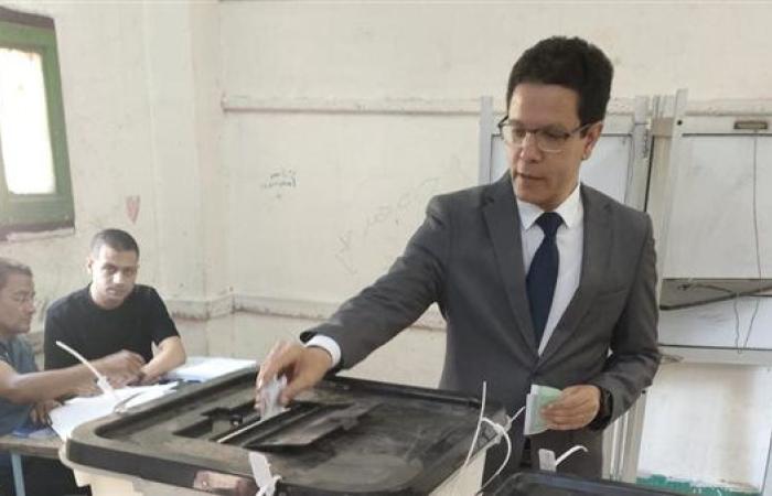 انتخابات الشيوخ 2025.. رئيس جامعة بنها يدلي بصوته في ثاني أيام التصويت