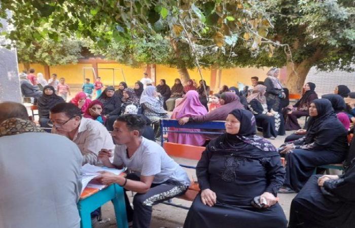 السيدات يتصدرن طوابير الناخبين في ثاني أيام انتخابات الشيوخ بسوهاج