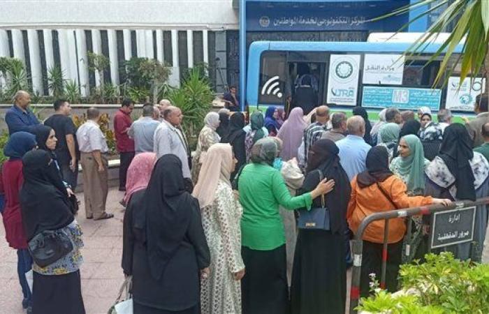 موظفو ديوان محافظة الدقهلية يشاركون في التصويت ...