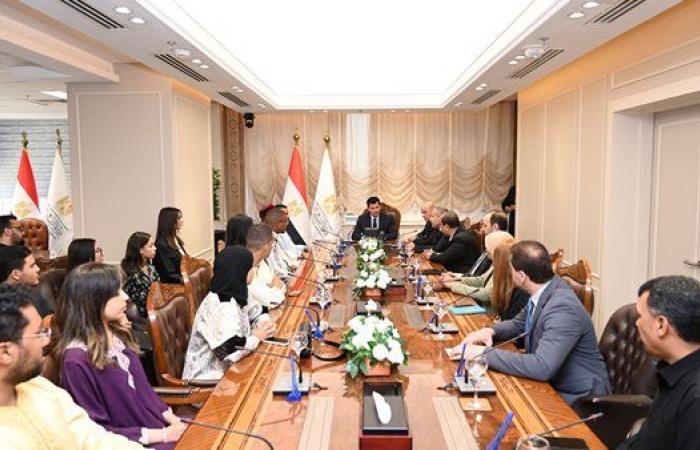 وزير الشباب والرياضة يلتقي وفد الشباب المغربي في إطار برنامج التبادل الثنائي