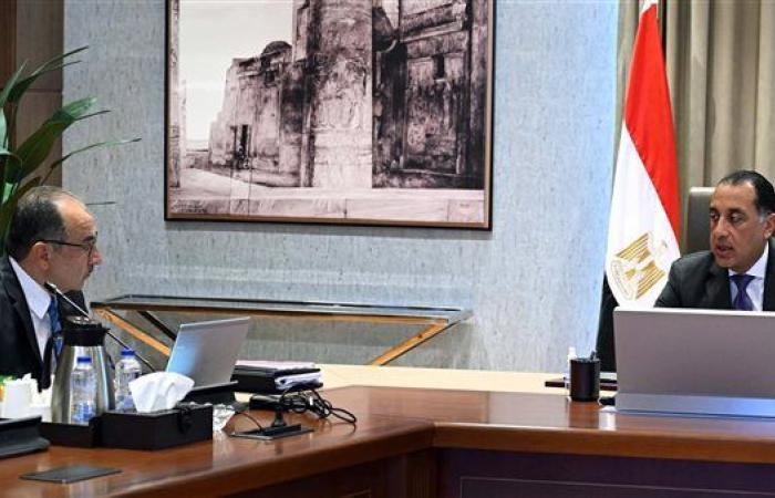 رئيس الوزراء يتابع مشروع تطوير الغزل والنسيج.. ...