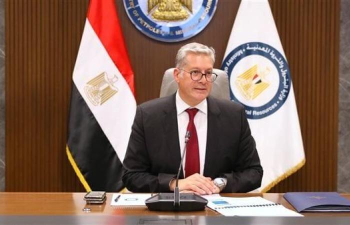 وزير البترول يصدر حركة ترقيات وتنقلات بالوزارة