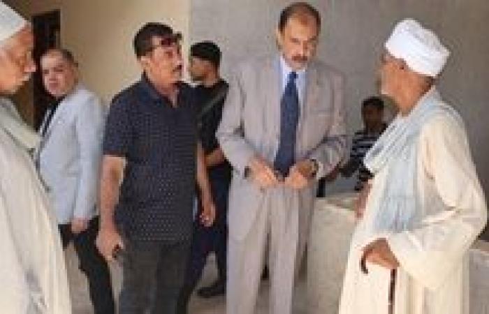 خلال جولة مفاجئة بالحواويش .. محافظ سوهاج يحيل رئيس القرية ومسؤولين للتحقيق