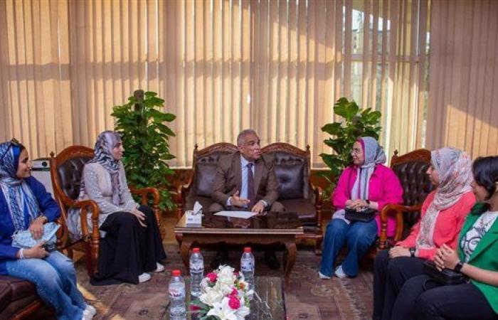 رئيس جامعة طنطا يبحث أزمة الأطباء المقيمين بالمستشفيات الجامعية