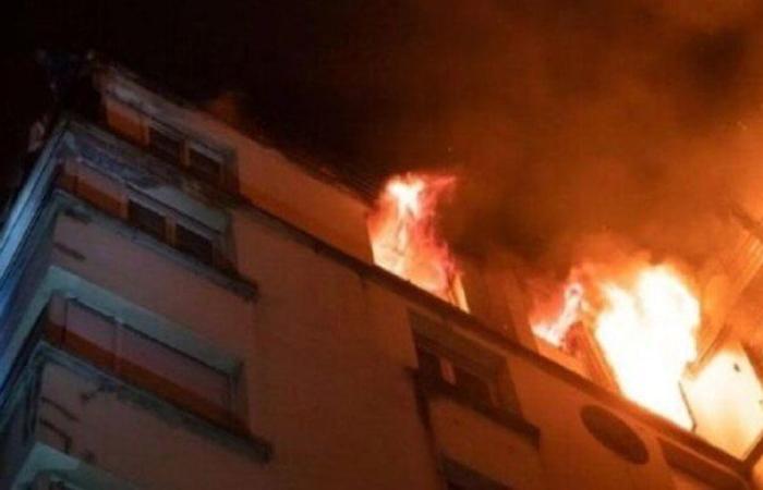 «رمت نفسها هربًا من لهيب النيران».. التحقيق في إصابة فتاة بالمنيب
