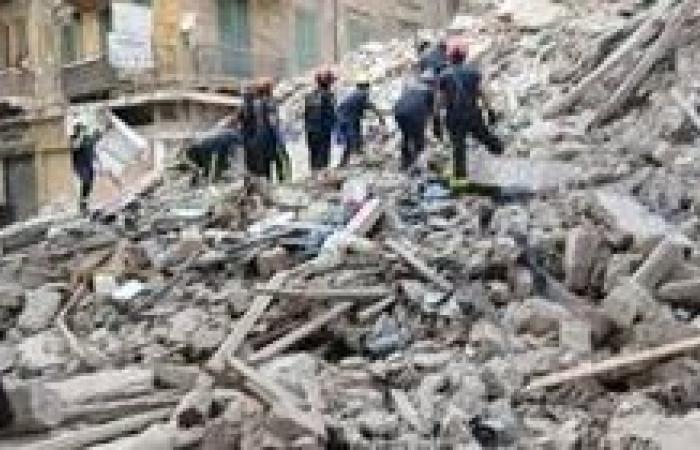 مصرع طفل وإصابة 2 شخصين بينهما والدته في انهيار عقار البراجيل