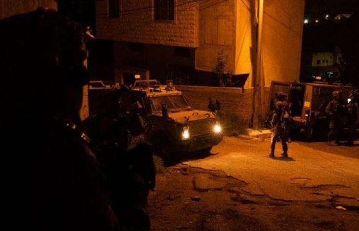 الاحتلال يداهم منزل عائلة الأسير الهيموني في مدينة الخليل