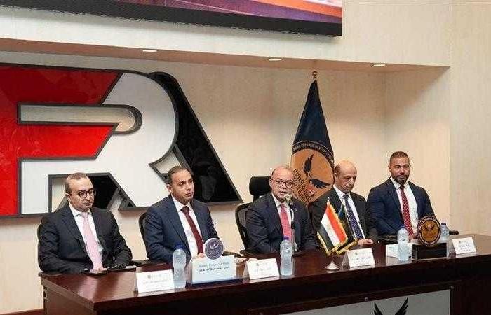 رئيس الرقابة المالية يلتقي قيادات وأعضاء الهيئة عقب قرار الرئيس السيسي بالتجديد له