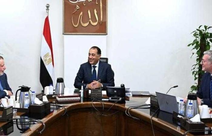 رئيس الوزراء يتابع جهود توفير المنتجات البترولية وموقف سداد مستحقات الشركاء الأجانب في قطاع البترول