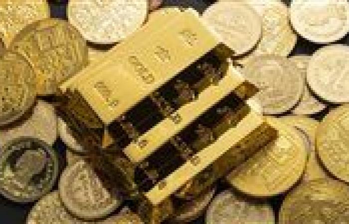 الذهب يتراجع مع انحسار التوترات الجيوسياسية وترقّب بيانات التضخم الأمريكية