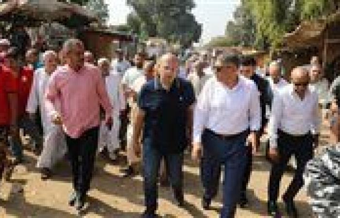 محافظ الجيزة يتفقد موقع محطة قطار نكلا ويوجه بحلول عاجلة لتوفير حرم آمن لعبور المواطنين السكة الحديد