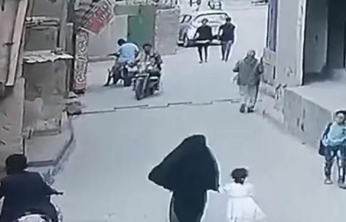 شجاعة نادرة.. طفل ينقذ شقيقته من محاولة اختطاف في اليمن (فيديو)