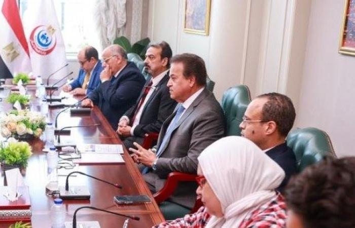 وزير الصحة يستقبل مستشار الرئيس الكولومبي لتعزيز التعاون في تقديم المساعدات الطبية للأشقاء في قطاع غزة