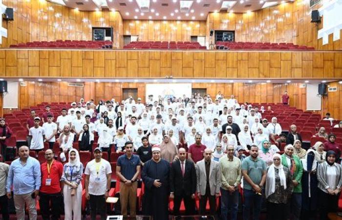 انطلاق معسكر إعداد القادة على مستوى كليات جامعة الفيوم.. صور