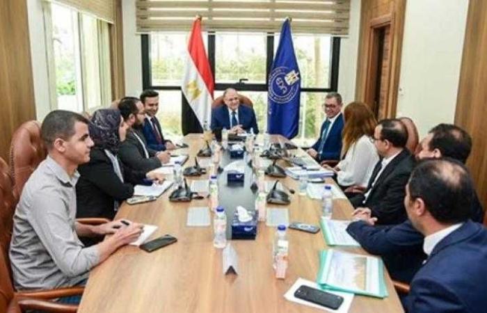 رئيس هيئة الدواء المصرية يبحث مع شركة فياترس خطط توطين صناعة الأدوية وتعزيز الاستثمار الدوائي