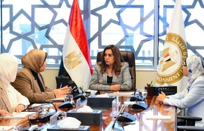 منال عوض تتابع جهود رصد وتحسين جودة الهواء والمياه لمواكبة التغيرات البيئية