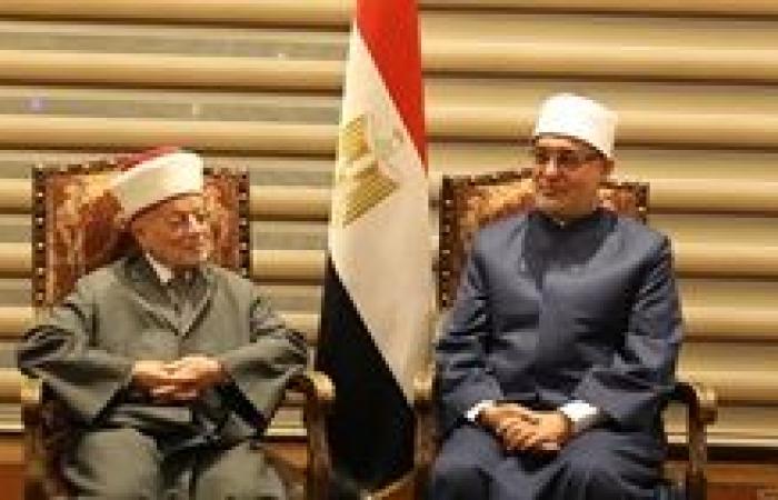 مفتي الجمهورية يستقبل مفتي القدس لدي وصوله القاهرة للمشاركة في المؤتمر العالمي العاشر للإفتاء