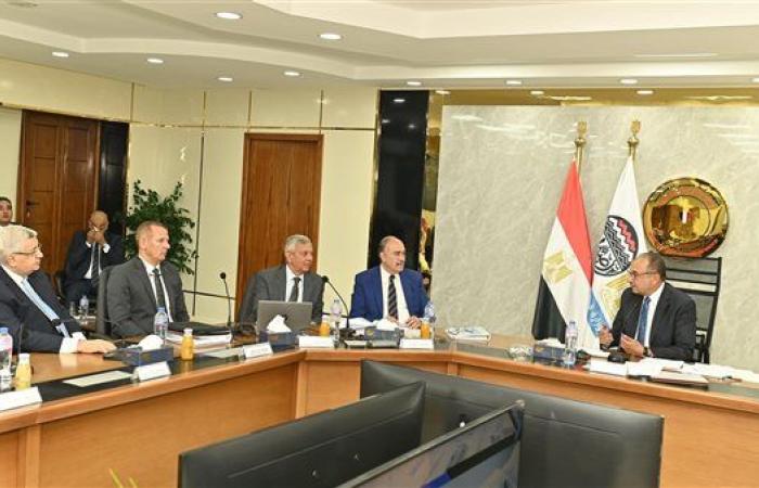 وزير قطاع الأعمال العام يترأس الجمعية العامة للقابضة للأدوية لاعتماد موازنة "2025-2026