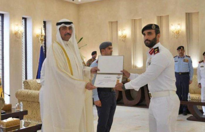 وزير الدفاع الكويتي يشيد بدور الوزارة الريادي في إعداد وتأهيل منتسبي الجيش