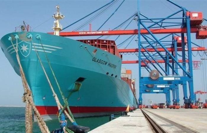 ميناء نويبع البحري يشهد تداول 2600 طن بضائع و268 شاحنة في يوم واحد