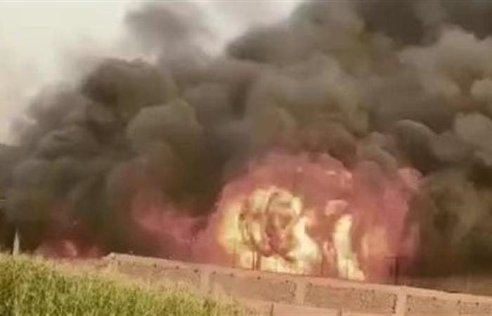 عاجل.. الدفع بـ10 سيارات إطفاء لإخماد حريق هائل داخل مصنع بالقناطر الخيرية
