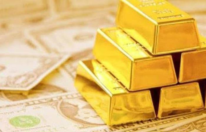 الذهب يواصل مكاسبه بدعم من تراجع الدولار وتزايد رهانات خفض الفائدة الأميركية