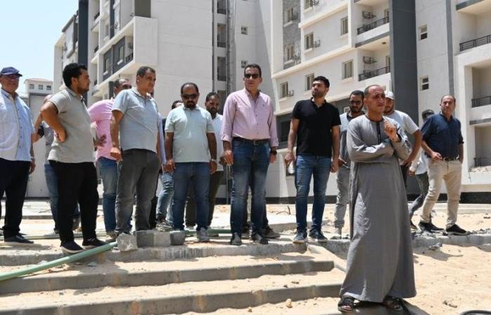 رئيس جهاز العاشر  يتفقد مشروعات الإسكان المتوسط والأخضر ويؤكد الالتزام بالجداول الزمنية