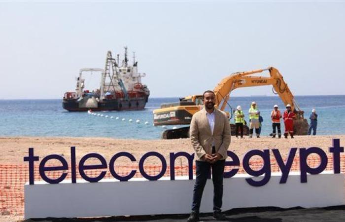 المصرية للاتصالات تنجح في إنزال الكابل البحري "كورال بريدج" بطابا لأول مرة لربط مصر والأردن.. صور