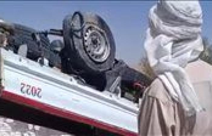 الطوب كله على الأرض.. انقـ ـلاب سيارة نقل محملة بالحجارة على الطريق الدولي الساحلي بمطروح