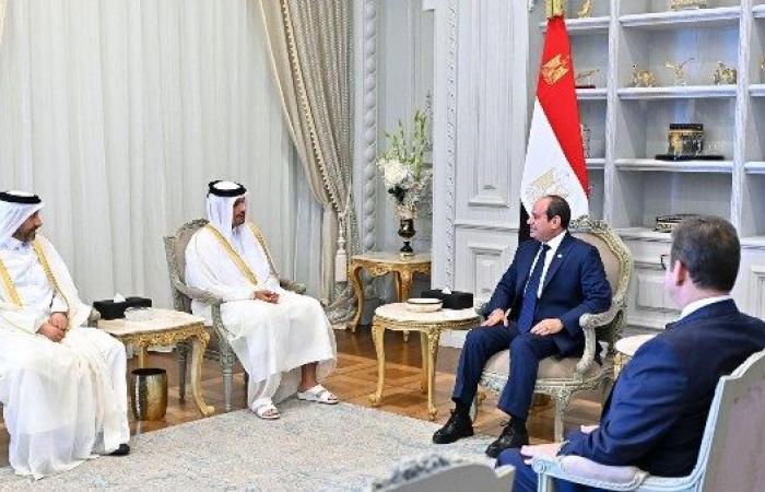 بحضور رئيس المخابرات.. كواليس لقاء الرئيس السيسي مع رئيس وزراء قطر